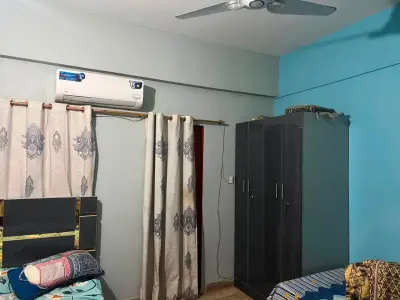 SPACIOUS 2 BED DD FLAT | FRONT FACING For Sale in Nazimabad, Karachi - photo 2