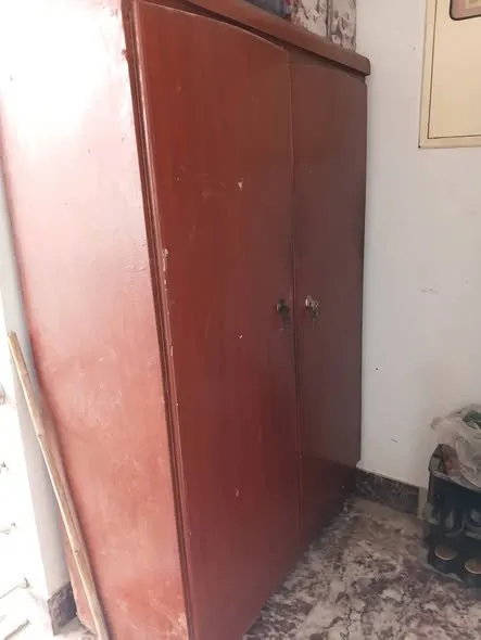 2 door wooden cupboard Good quality wood - photo 2