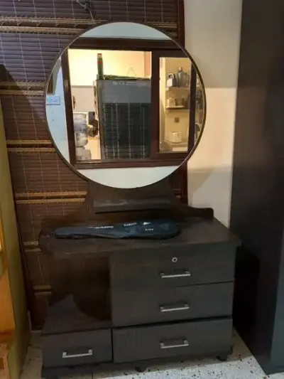 Dressing table For Sale in Shahra-e-Faisal | KarachiAds