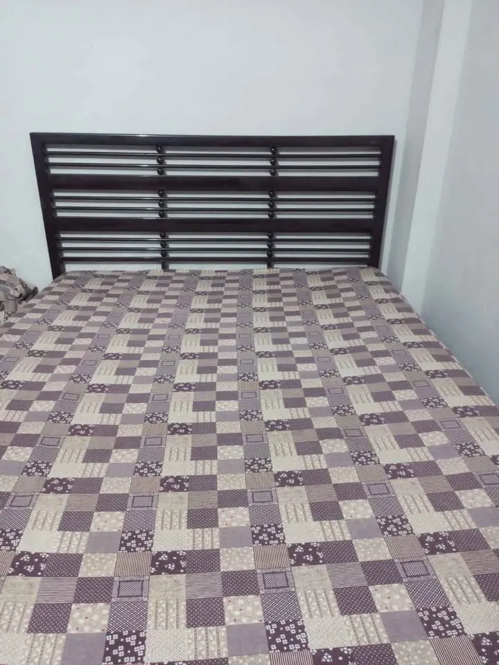 Iron bed brand new just few days use hy 5 by 6 ka size with out mattress For Sale in Jacob Lines, Karachi - photo 3