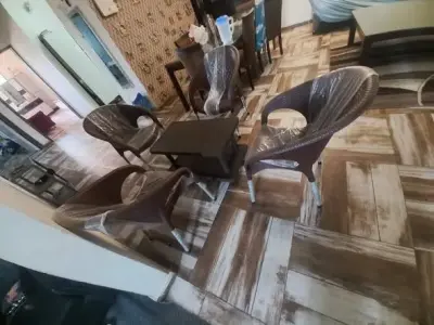 4 chairs 1 table easy to move