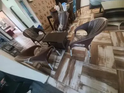 4 chairs 1 table easy to move - photo 2