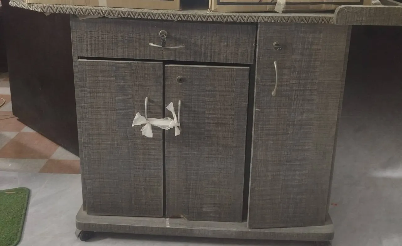 Cabinet, Iron Stand & Computer Table - photo 3