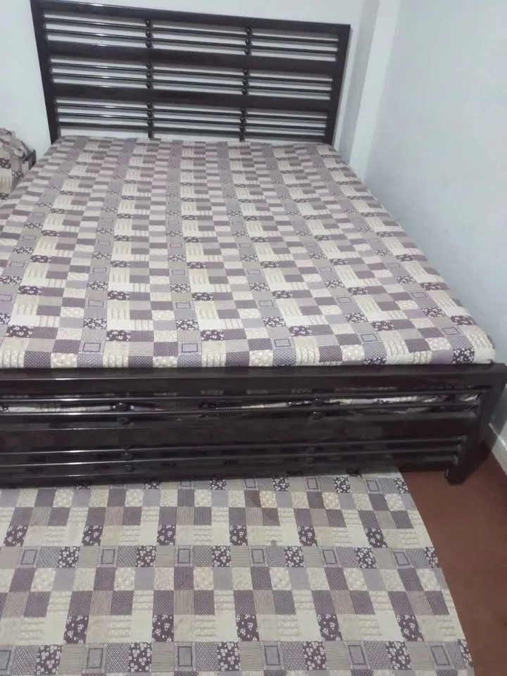 Iron bed brand new just few days use hy 5 by 6 ka size with out mattress For Sale in Jacob Lines, Karachi - photo 1