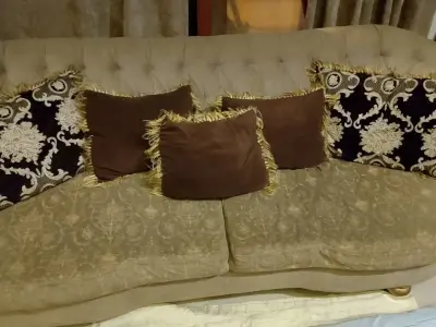 🌟 7-Seater Luxury Sofa Set (Like New) - Urgent Sale! 🌟 - photo 2