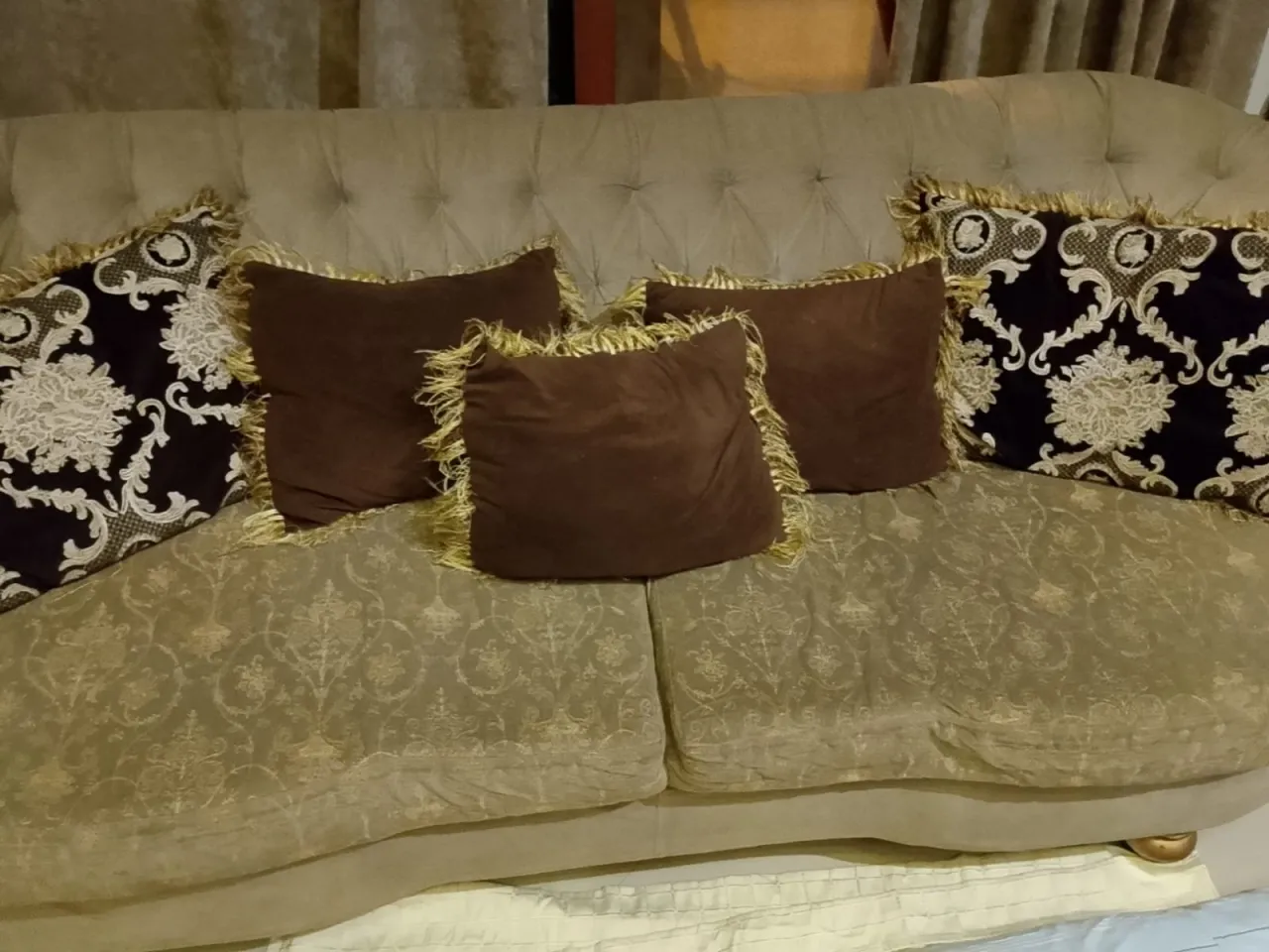 π 7-Seater Luxury Sofa Set (Like New) - Urgent Sale! π - photo 2