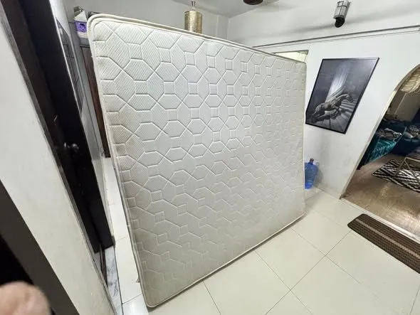 8 inches thickness  King size spring mattress - photo 2