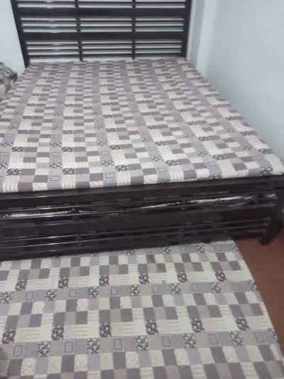 Iron bed brand new just few days use hy 5 by 6 ka size with out mattress For Sale in Jacob Lines, Karachi - photo 2