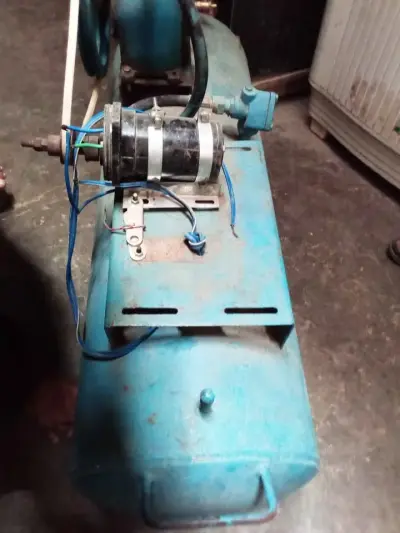 Air compressor - photo 2