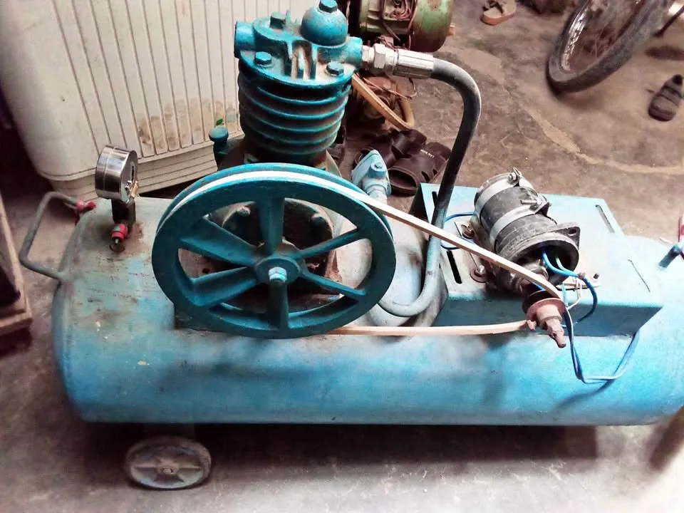 Air compressor - photo 1