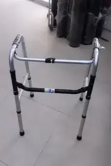 ALUMINIUM WALKER — LIGHTWEIGHT & STRONG