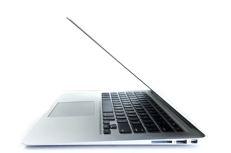 Apple MacBook Air 13-inch (Early 2015) Model Number: A1466 For Sale in Saddar, Karachi - photo 3