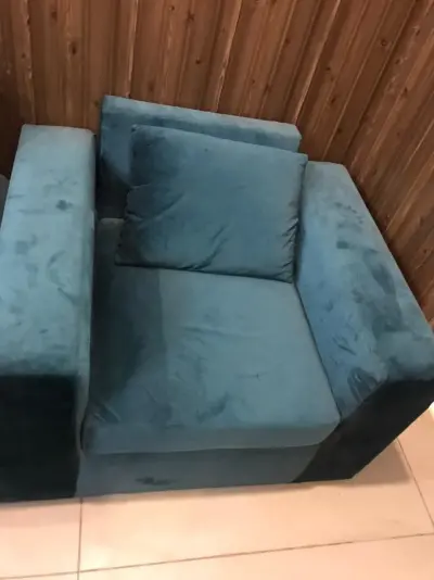 Beautiful Teal Velvet Sofa Set – Excellent Condition - photo 2