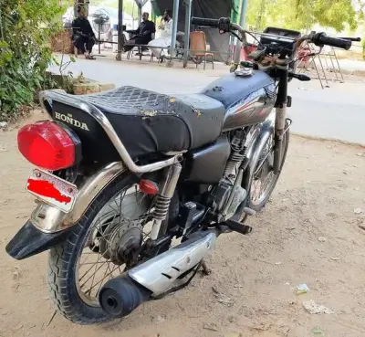 CG 125  BLACK COLOUR