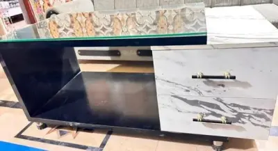 Coffee Table FOR SALE!  With Glass
