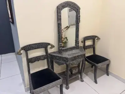 Consule with 2 chairs For Sale in DHA Defence Phase 6 | Karachi Ads