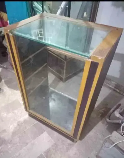 Counter with 8mm glass