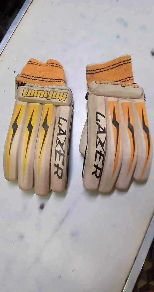 Cricket Batting Gloves For Sale in Gulistan-e-Jauhar | Karachi Ads - photo 1