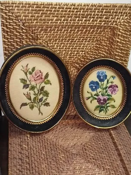 Cross stitched  Wall hangings Wooden border - photo 1