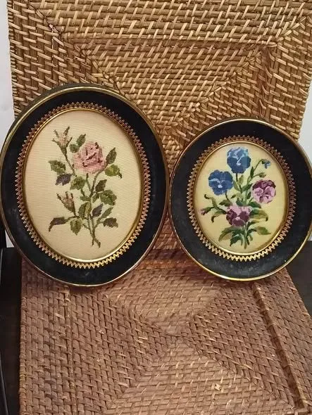 Cross stitched  Wall hangings Wooden border - photo 2