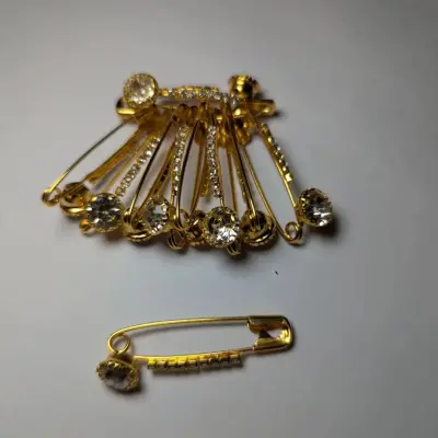 Crystal Safety Pins For Sale in Gulistan-e-Jauhar | Karachi Ads