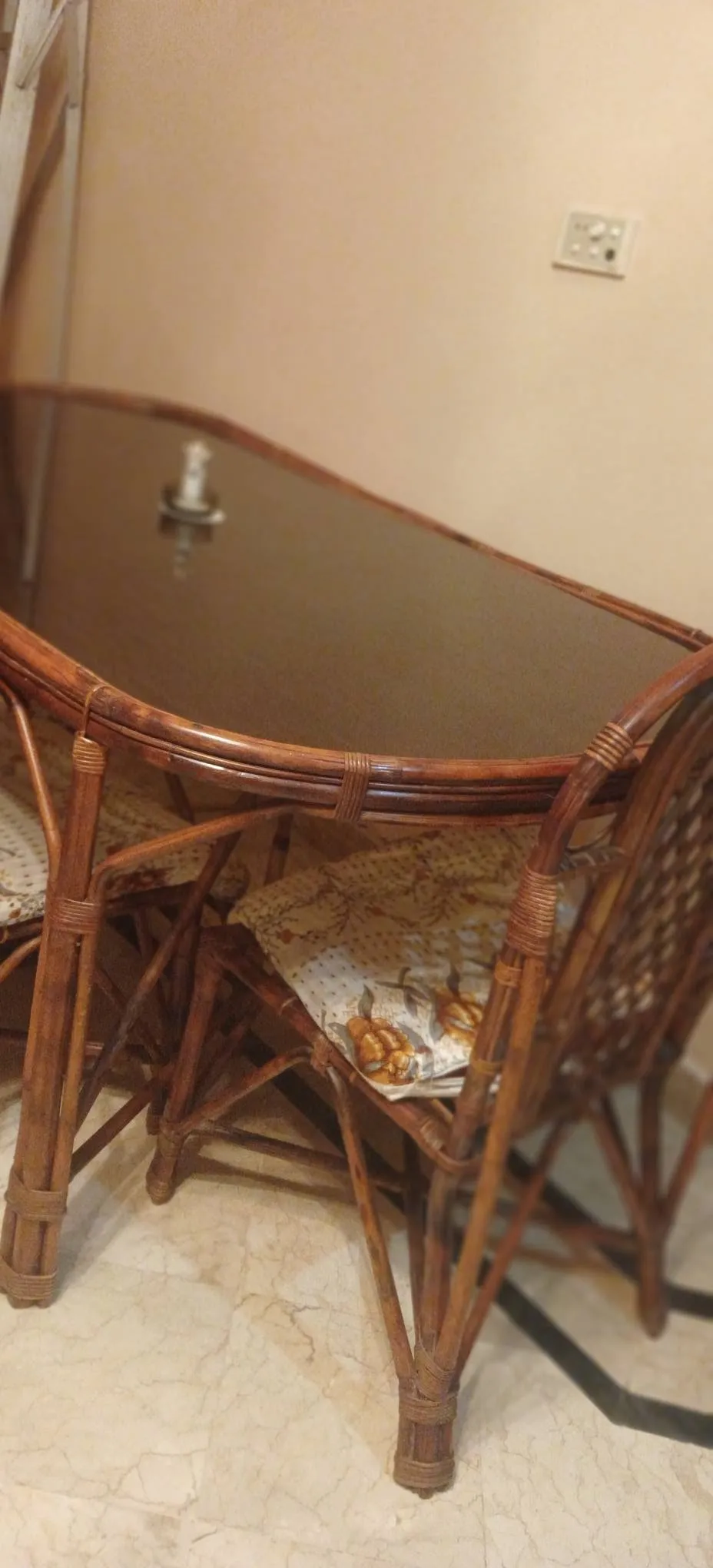 dinning table with 6 chair And corner TableFor Sale in Gulshan-e-Jamal | Karachi Ads - photo 2