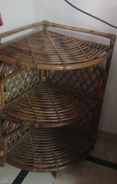 dinning table with 6 chair And corner TableFor Sale in Gulshan-e-Jamal | Karachi Ads - photo 3