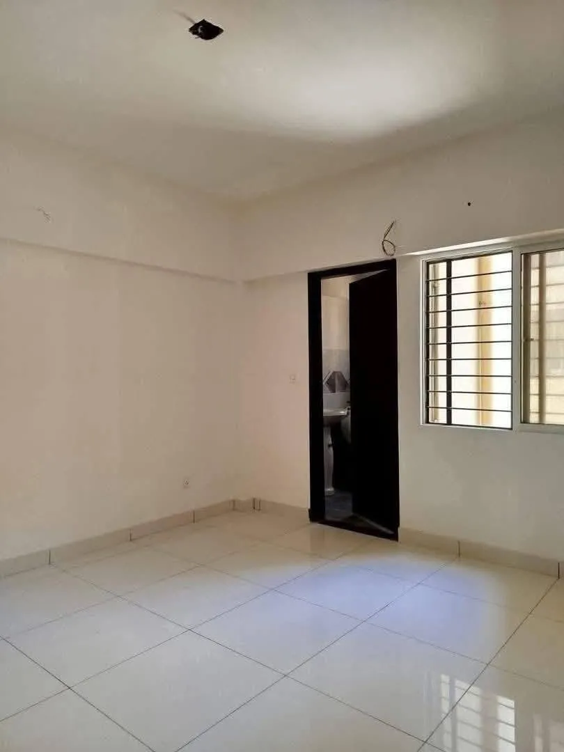 FLAT FOR SALE CASH DEAL - photo 2