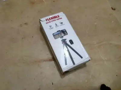 Flexible Selfie Stick Tripod with Bluetooth Remote Octopus Gorilla Pod Tripod Stand - For Sale in Shah Faisal Colony, Karachi - photo 2