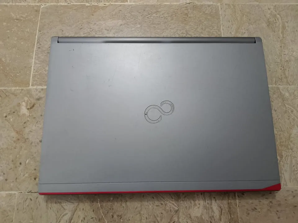 FUJITSU Lifebook E-736 core i5 (6th generation) For Sale in New Karachi, Karachi - photo 2