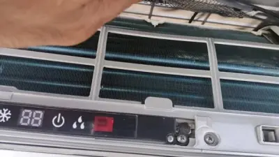Gree G10 DC Inverter AC – Original | Excellent Condition For Sale in Gulistan-e-Jauhar, Karachi - photo 4