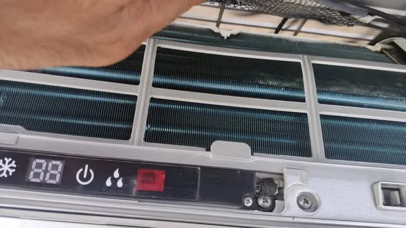 Gree G10 DC Inverter AC – Original | Excellent Condition For Sale in Gulistan-e-Jauhar, Karachi - photo 4