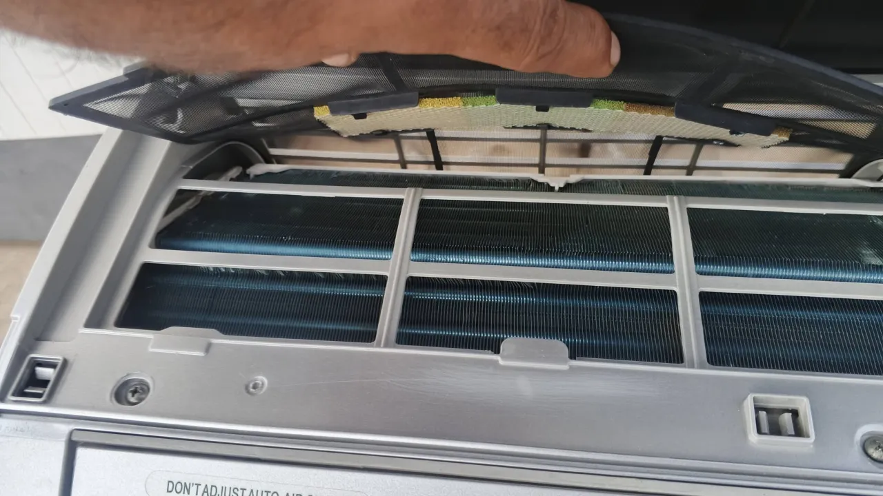 Gree G10 DC Inverter AC – Original | Excellent Condition For Sale in Gulistan-e-Jauhar, Karachi - photo 5