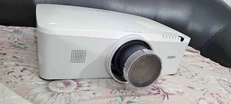 High lumens multimedia projectors For Sale in New Karachi, Karachi - photo 1