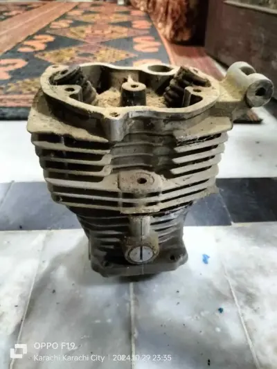 Honda 125 head cylinder For Sale in SITE Area | Karachi Ads
