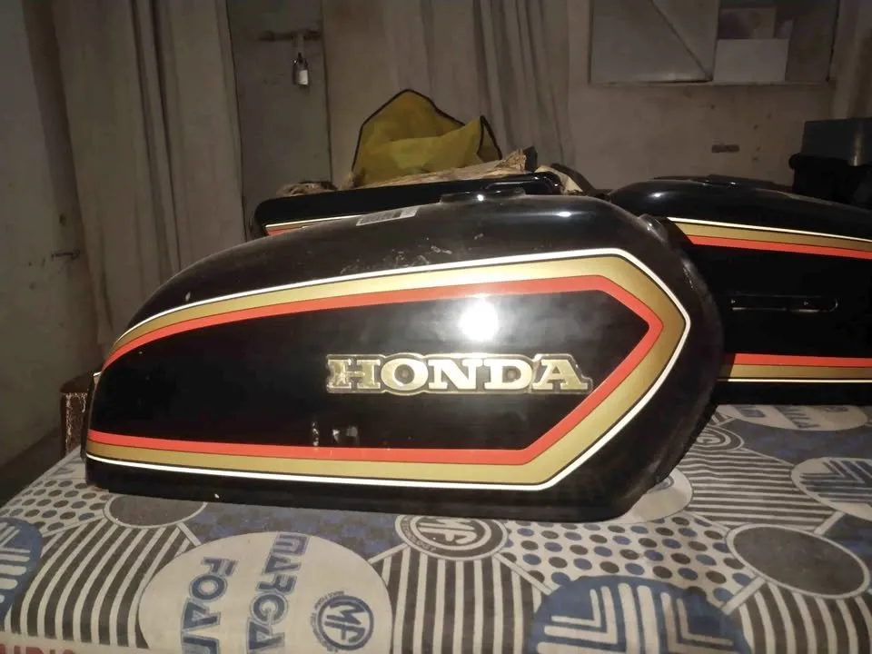 Honda 1983 Model Tank side cover For Sale in Gulistan-e-Jauhar | Karachi Ads - photo 1