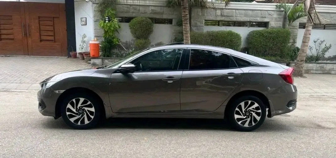 Honda Civic Oriel Prosmatec UG 2018 for Sale in Karachi – Low Mileage, Excellent Condition - photo 4