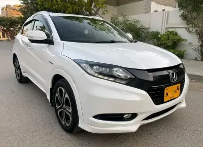 Honda Vezel Hybrid Z Package 2014/2019 for Sale in Karachi – Pearl White, Like New