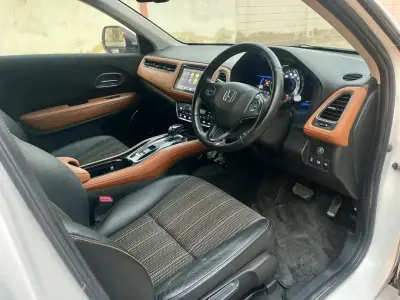Honda Vezel Hybrid Z Package 2014/2019 for Sale in Karachi – Pearl White, Like New - photo 2