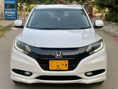 Honda Vezel Hybrid Z Package 2014/2019 for Sale in Karachi – Pearl White, Like New - photo 4