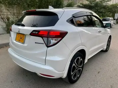 Honda Vezel Hybrid Z Package 2014/2019 for Sale in Karachi – Pearl White, Like New - photo 5