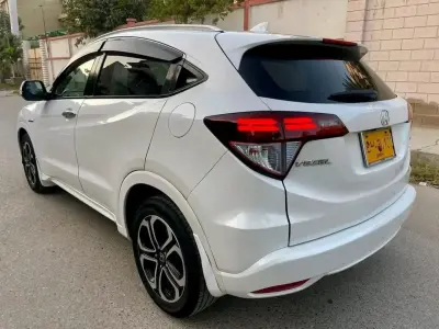 Honda Vezel Hybrid Z Package 2014/2019 for Sale in Karachi – Pearl White, Like New - photo 6