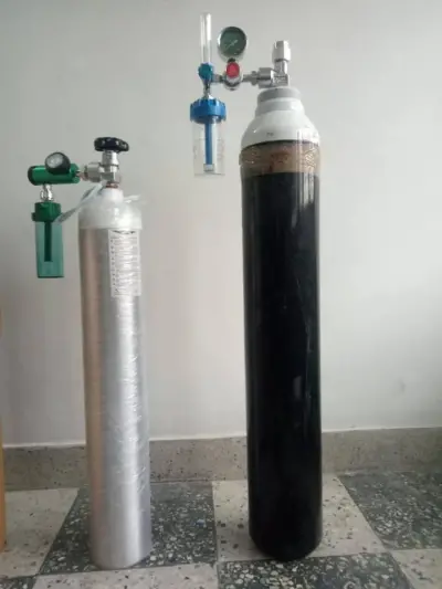 Hospital Bed oxygen cylinder oxygen concentrator machine bipap CPAP suction machine cardiac monitor - photo 2