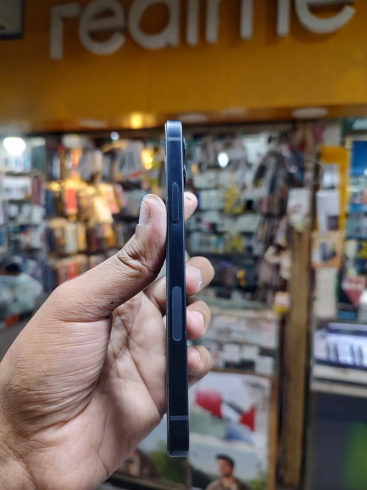 iPhone 12 - photo 2