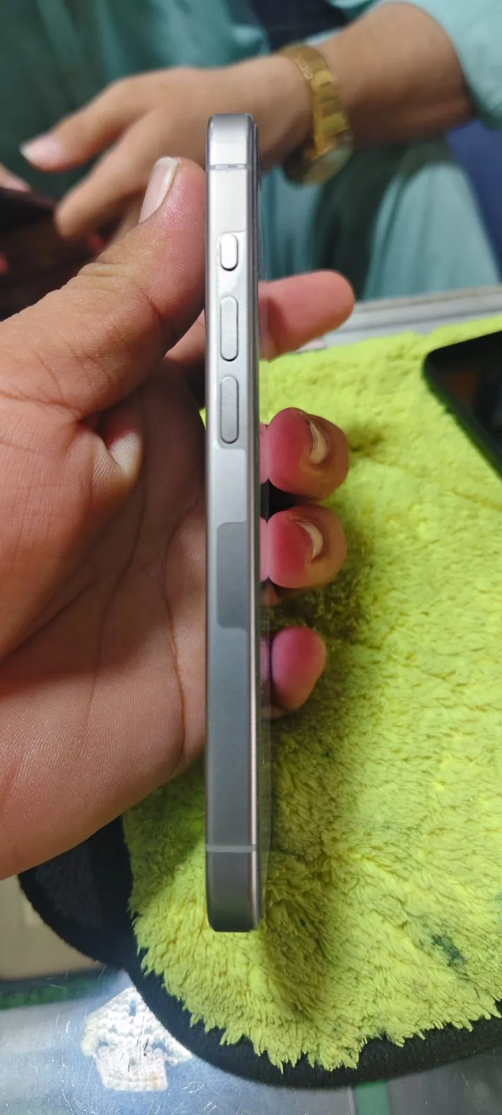 iPhone 15 pro - photo 8