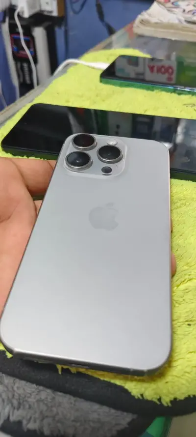 iPhone 15 pro - photo 9