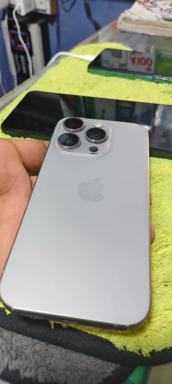 iPhone 15 pro - photo 9