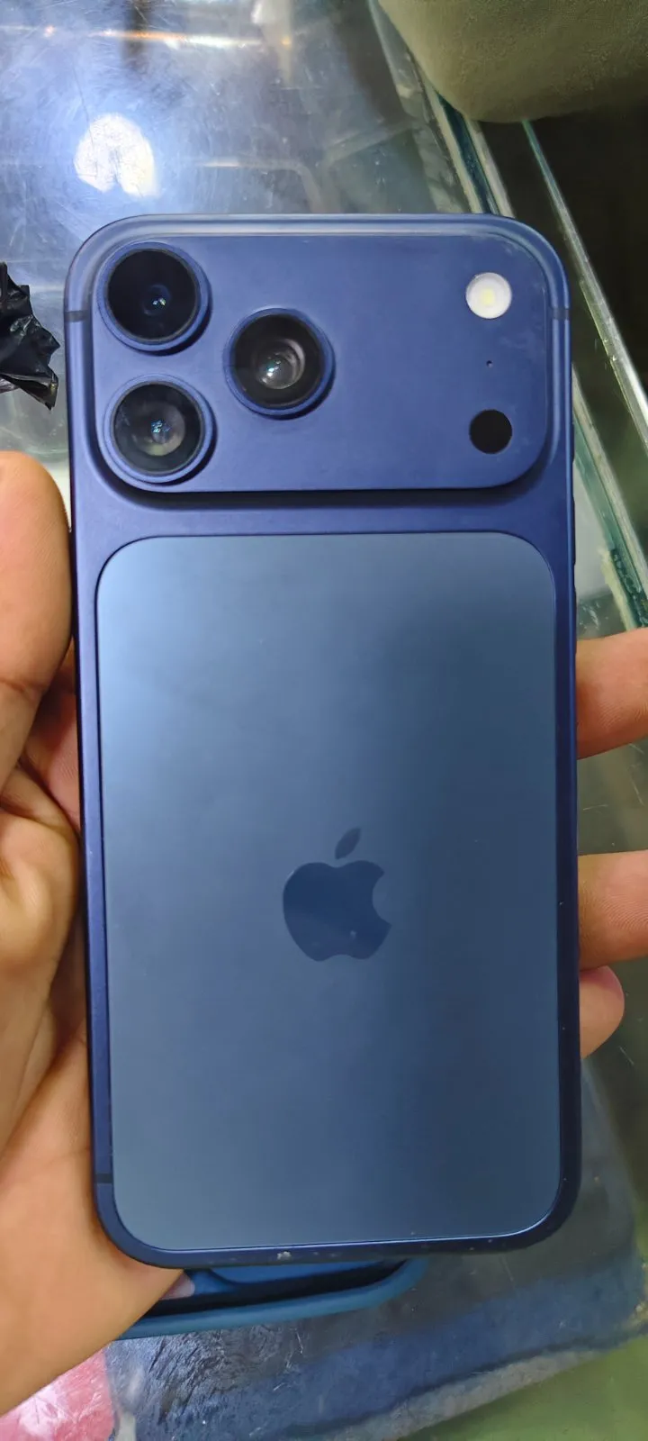 iPhone 17 pro max - photo 1