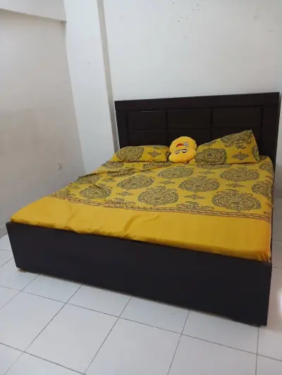 King Size Bed with Mattress 🛏️ For Sale in Gulistan-e-Jauhar Block 13 | Karachi Ads - photo 2