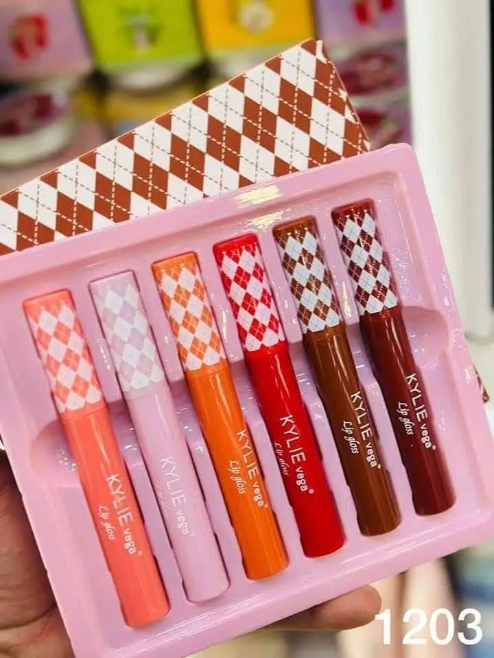 Kylie Vega Lip Gloss 6 pcs set` For Sale in Gulistan-e-Jauhar | Karachi Ads - photo 3